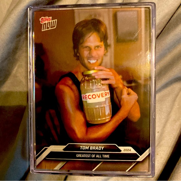 Topps now roast of Tom Brady lot of 5 cards in plastic case - Picture 1 of 2